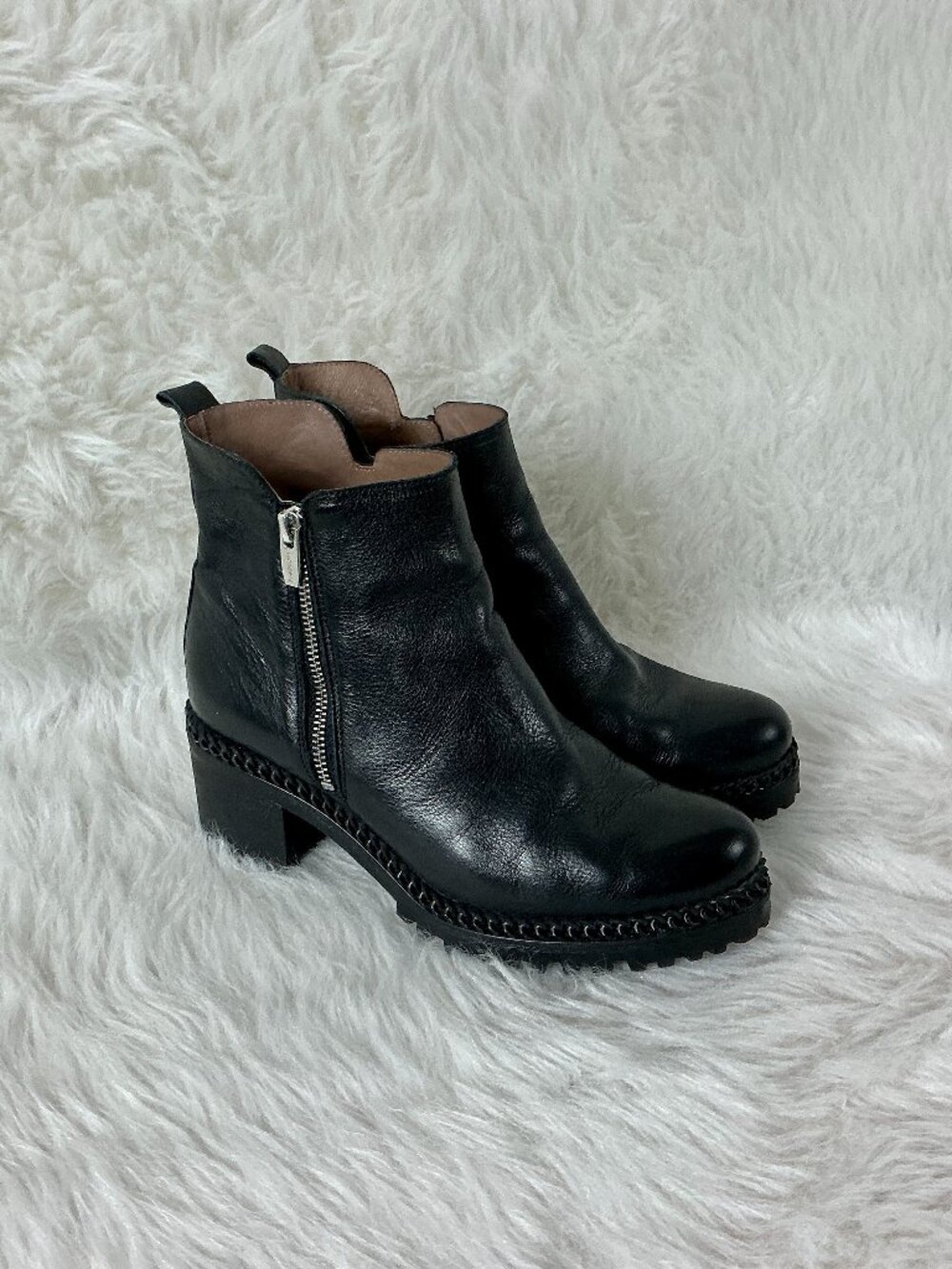 Wonders Black Leather Block Heel Chain Ankle Booties EU 39 US 8-8.5
